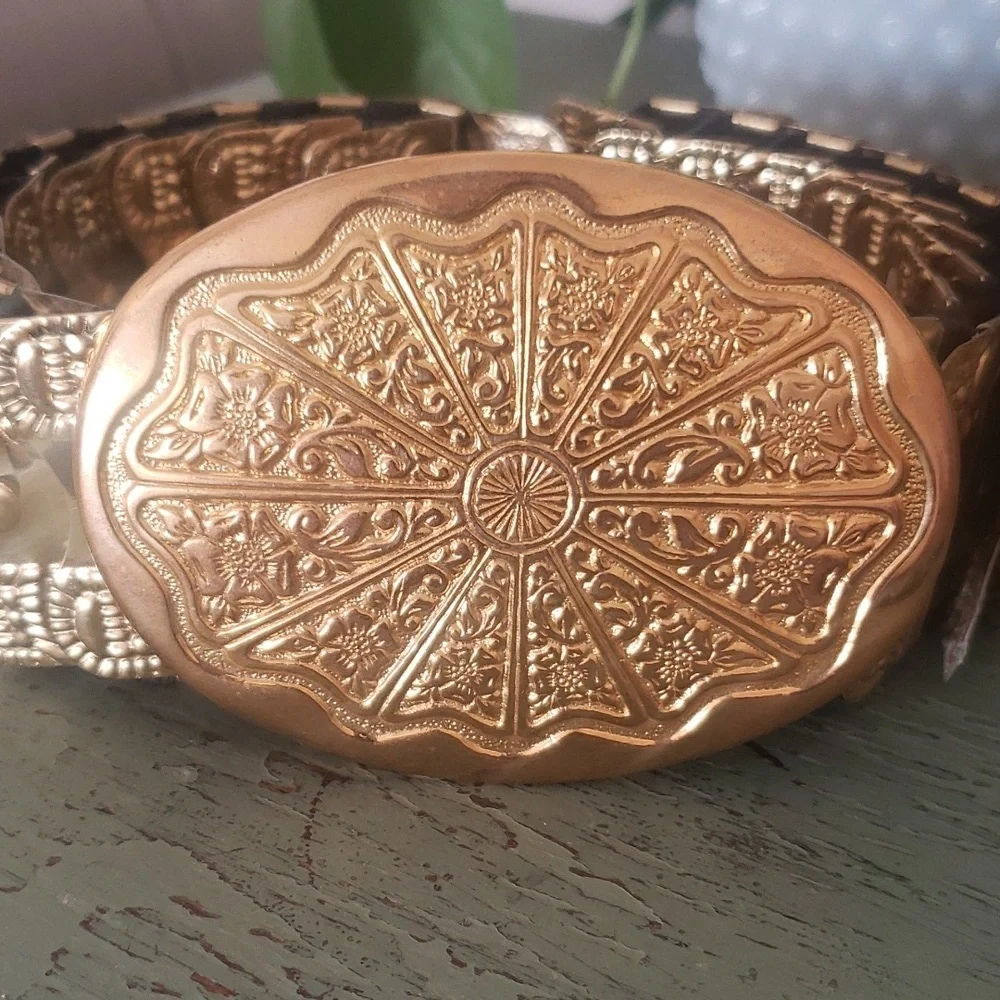 Vintage 80s Gold Floral Western Accordian Chain Stretch Belt